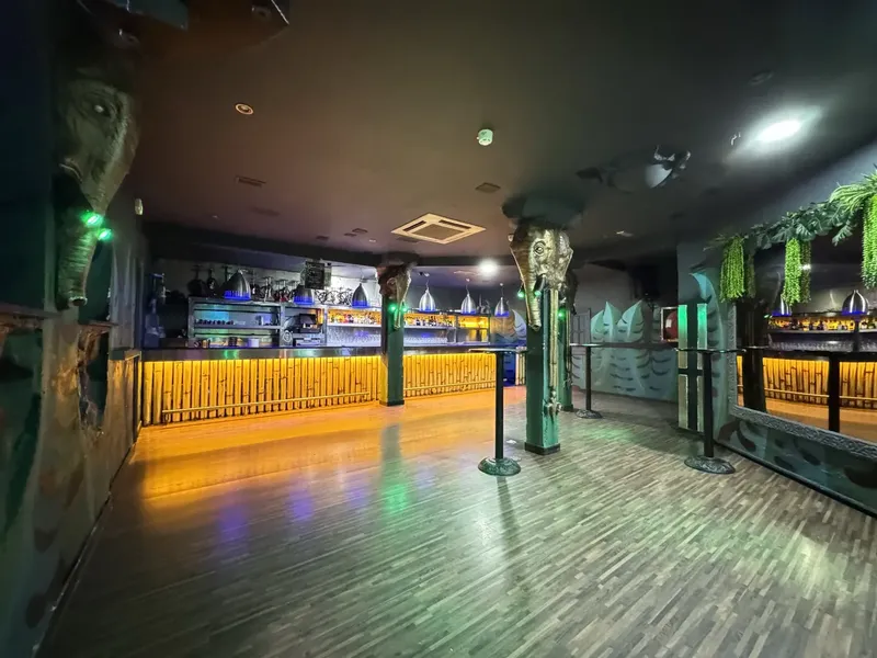 Sala amplia con luz potente, foto 5